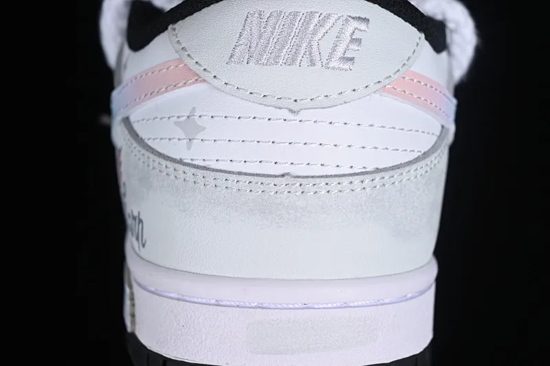 All Categories Nk SB Dunk Series Nk SB Dunk Low Low-top sneakers Nk Dunk Low Customized Da Vinci Xingli Flash Wing Simple black, white and gray SB strap low-top casual sneakers CW1590-100